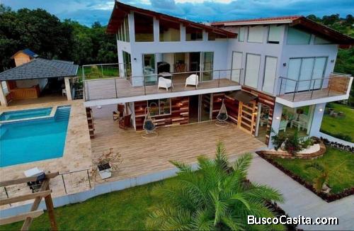 VILLA CON PISCINA DE VENTA EN JARABACOA