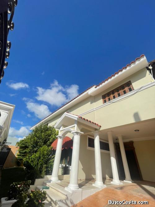 Casa Alquiler Solo Uso Familiar En  Las Praderas ; Idi: 94488