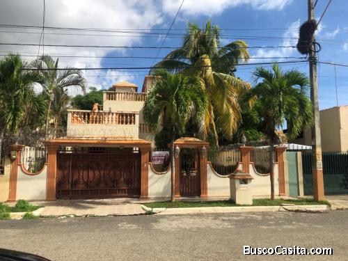 VENDO CASA DE 3 NIVELES EN INVIDOREX  POR LOS FRENTES DEL HIPODROMO, DE OPORTUNIDAD