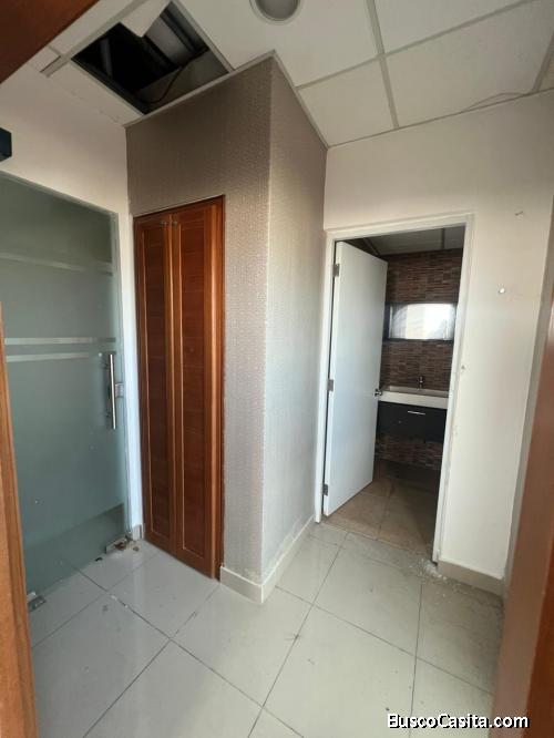 Oficina en piso alto  de Torre ubicada en zona céntrica de la capital del gran Santo Domingo