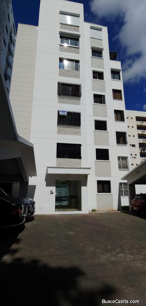 Apartamento en el Naco con 3 habitaciones y 3.5 baños