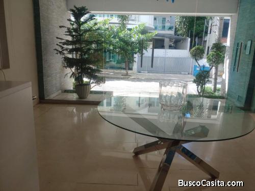 Vendo Apartamento Clásico 5to. Nivel En Naco.