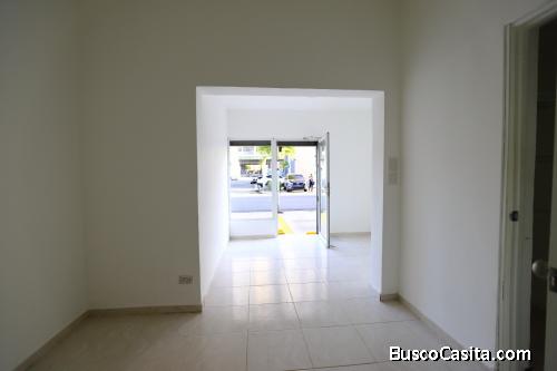 Se Alquila local comercial en evaristo morales 