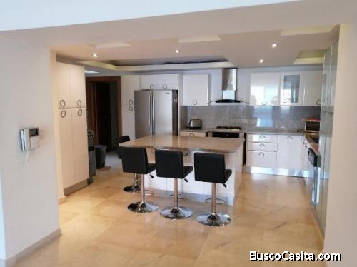 Alquiler de precioso y amplio apartamento Amueblado , Piso Alto frente a parque Mirador Sur