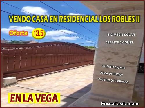 SE VENDE CASA  EN EL RES. LOS ROBLES II, LA VEGA, 3 HABS., 413 MTS.2