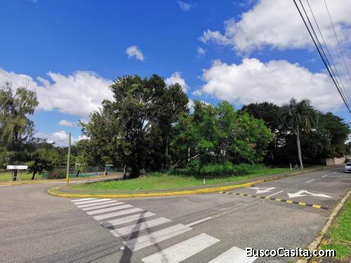 Solar en venta de 2,725 metros en Sector Alameda