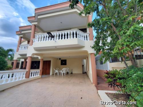 Venta De Casa En Residencial Castillo Proximo A La Uasd; Idi: 130692