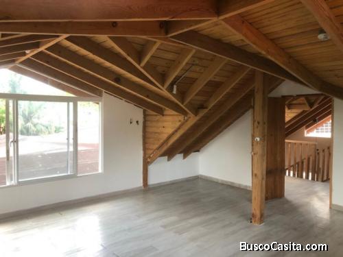 Hermosa Casa tipo Town House de 2 niveles en alquiler, ubicada en Isabel Villas Golf & Country Club,