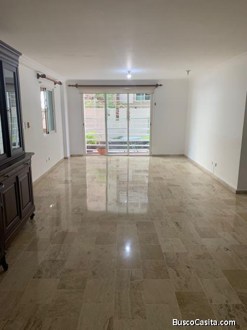 SE ALQUILA APTO  EN SERRALLES,  3 HABS., 180 MTS.2, 2DO NIVEL