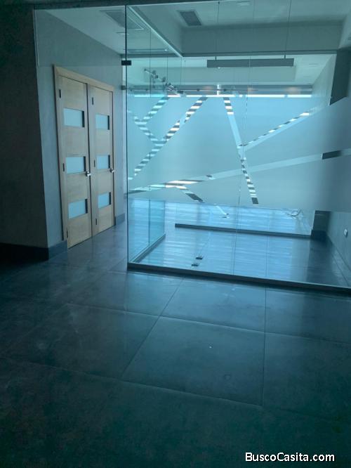 Alquiler Local Oficina, En Plaza Moderna En El Millón; Idi: 97821