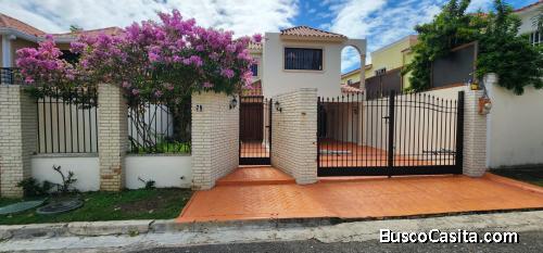 Se Vende casa en Altos de Arroyo Hondo III  A 500 metros del Jardín Botánico Nacional