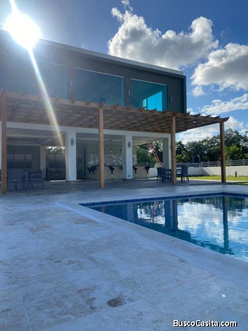 En Venta Apartamento con piscina Próximo a la Av. República de Colombia, R.D.