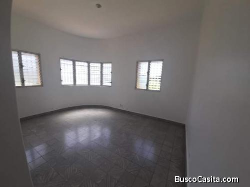Amplio apartamento en Gazcue con línea blanca