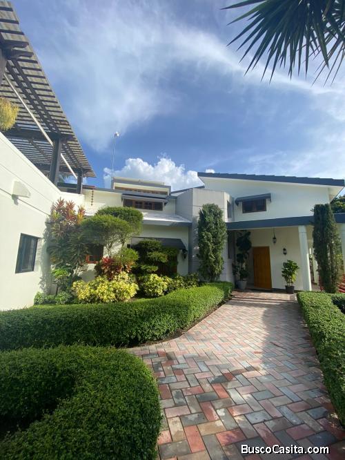 Vendo en Jarabacoa, mansion amueblada con paneles solares y pozo tubular,  Casa ubicada en sector Pi