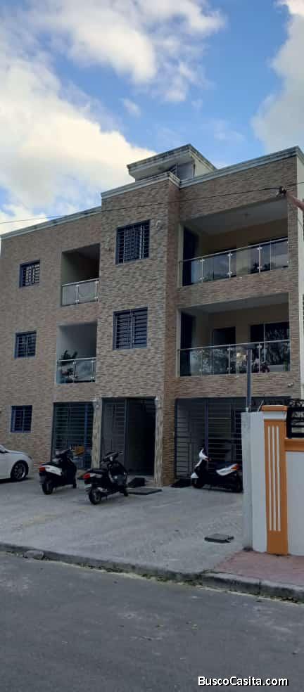 EDIFICIO DE 6 APARTAMENTOS DE VENTA EN BONAO