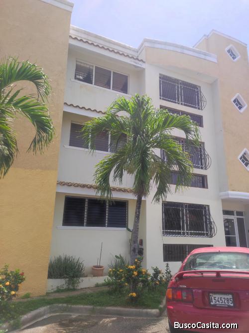 Se vende apartamento 1re nivel, ubicado en jardines del yaque Ave. Yapur Dumit, zona muy tranquila