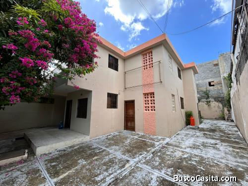 VENDO Casa De 2 Niveles En Ensache Quisqueya 
