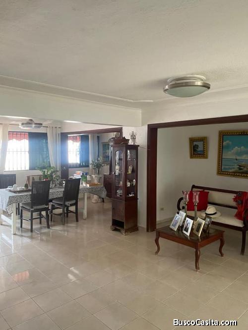 VENDO CASA EN EL ROSMIL DE ESQUINA