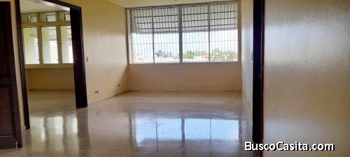 ALQUILO Apartamento  5to Piso en Jardines del Embajador Mirador Sur