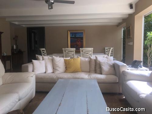 ALQUILO CASA EN EVARISTO MORALES DOS NIVELES