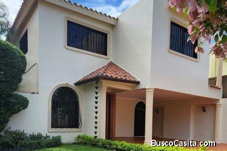 VENDO CASA EN ALTOS DE ARROYO HONDO III