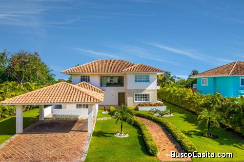 Villa lista con muebles en venta en cocotal