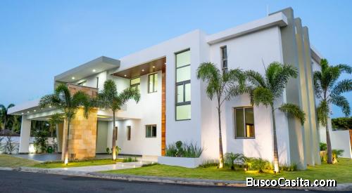 CASA LUXURY DE VENTA EN LA VEGA