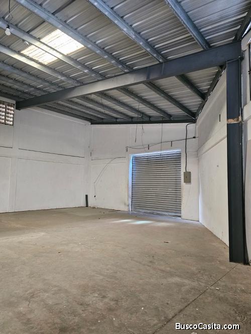 Alquilo Nave próximo Autopista Duarte de 290 m2