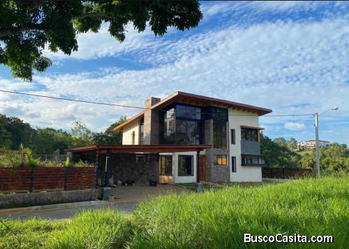 VILLA MODERNA DE VENTA EN JARABACOA