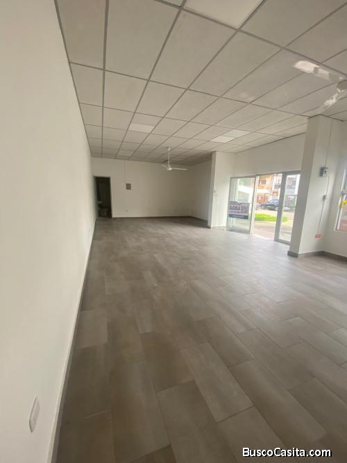 Local en Alquiler en Primer nivel y frente comercial en Bella Vista
