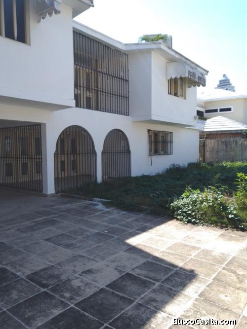 Terreno en venta en zona residencial de los Cacicazgos