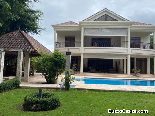 VILLA DE VENTA EN PROYECTO DE JUAN DOLIO