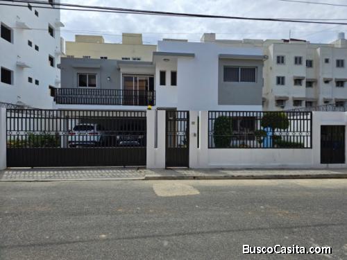 Casa en Venta de 2 niveles en Prado Oriental, Autopista de San Isidro, Santo Domingo Este.