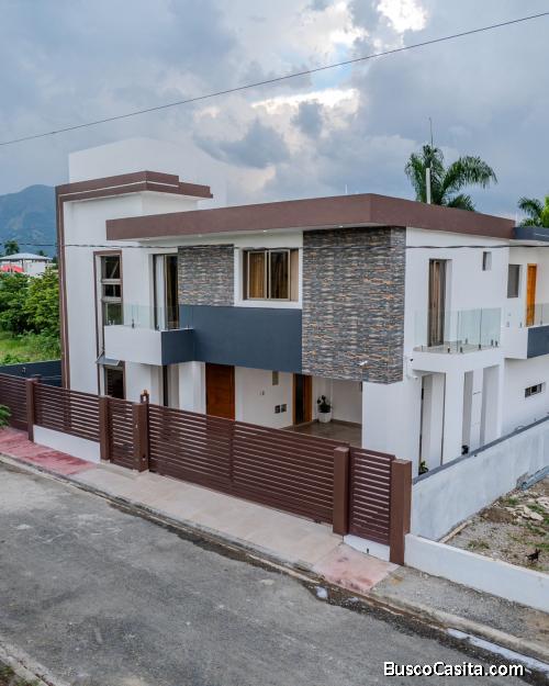 CASA AMPLIA DE VENTA EN BONAO