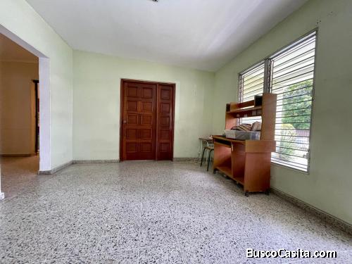 ALQUILO Casa Para Uso Comercial De 2 Niveles En Los Prados