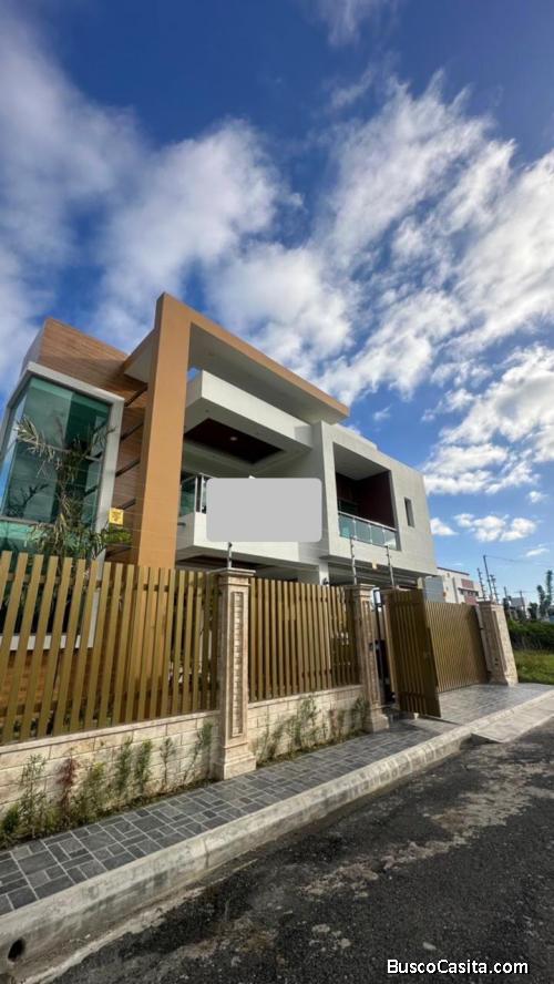 CASA CON PISCINA DE VENTA EN LA VEGA