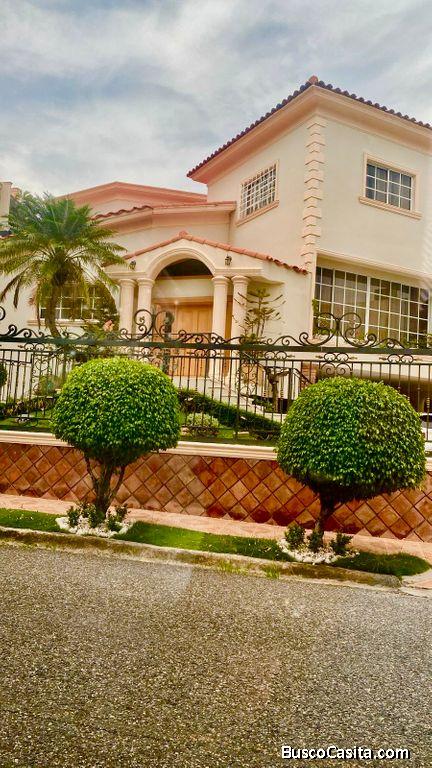 Casa en venta en Altos de Arroyo Hondo III