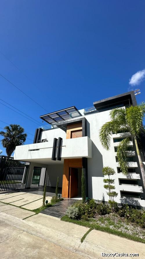 CASA CON PISCINA DE VENTA EN LA VEGA