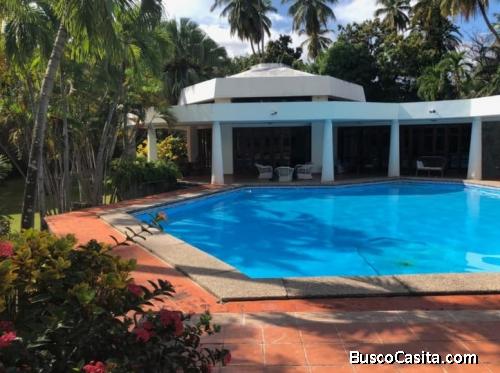 Casa en Alquiler con Piscina frente al Mar en Barahona, Republica Dominicana.