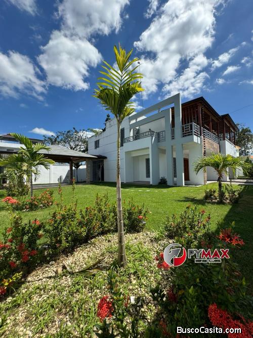CASA CON AMPLIO TERENO DE VENTA EN BONAO