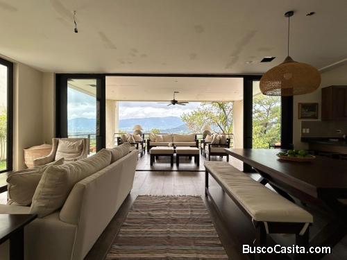 Villa Nueva a Estrenar en Venta en Jarabacoa con Vista a las Montañas