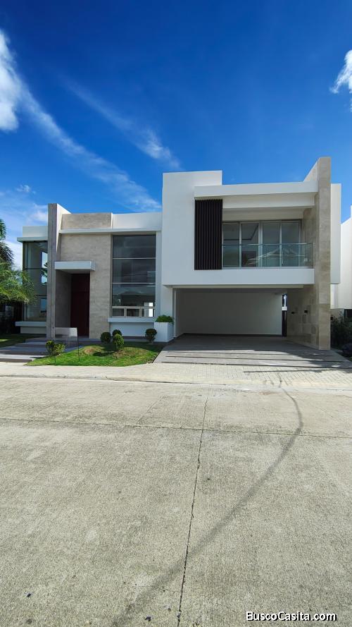 CASA LUJOSA DE VENTA EN SANTIAGO