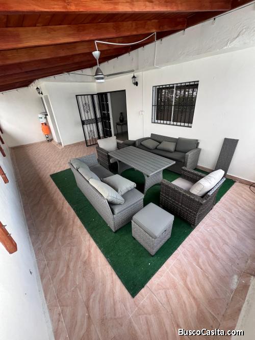 Pent-house clásico en alquiler, ubicado en un residencial familiar en Bella vista, Próximo a Plaza L
