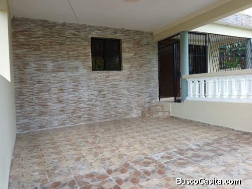 Residencial Los Hidalgos Se alquila Vivienda 3 recámaras dos baños dos parqueos en Santo Domingo Oes