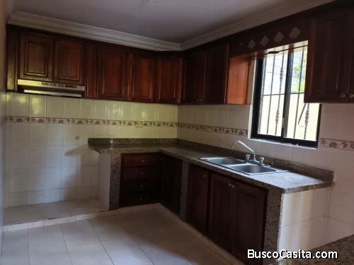 Residencial Los Hidalgos En renta Condominio tres habs dos baños 2 parqueos en República Dominicana