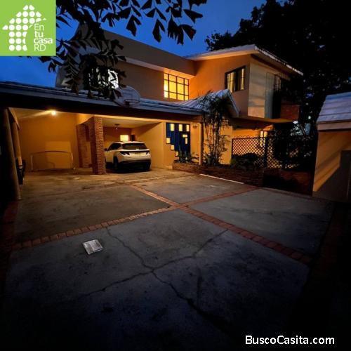 Casa en venta en Arroyo Hondo Cerca del Supermercado Nacional