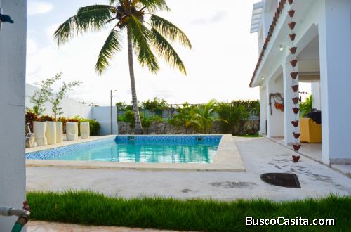 EN VENTA VILLA CON PISCINA 