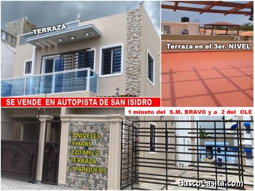 VENDO CASA 3 niveles EN LA AUTOPISTA DE SAN ISIDRO, a Pasos del S.M. BRAVO Y el  OLE y a menos de 1 