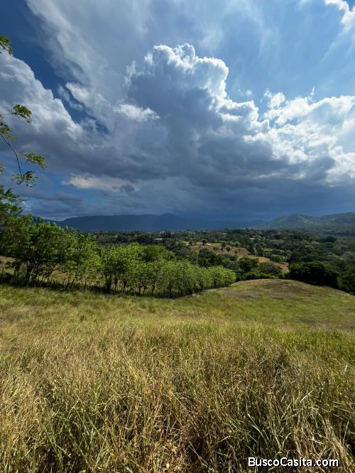 FINCA DE 72 TAREAS CON UNA VILLA DE VENTA EN JARABACOA