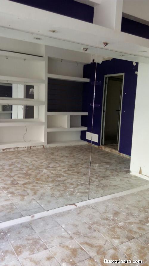 OPORTUNIDAD en Roberto Pastoriza y A. Lincoln alquilo Local Comercial